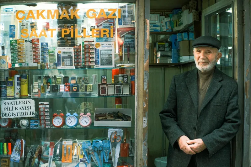 The Man Who Knew Every Bolt: When Hardware Stores Were Universities for Fixing Things